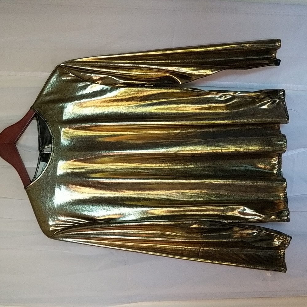 Willow Ridge shiny gold top